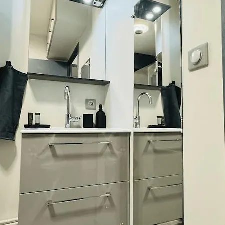Le Poete - Confort - Parking Prive - Wifi Apartment
