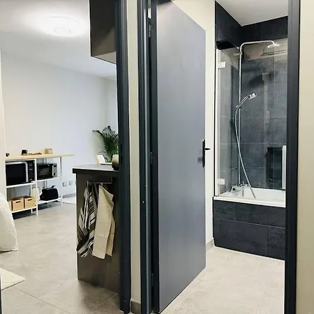 Le Poete - Confort - Parking Prive - Wifi Apartment *